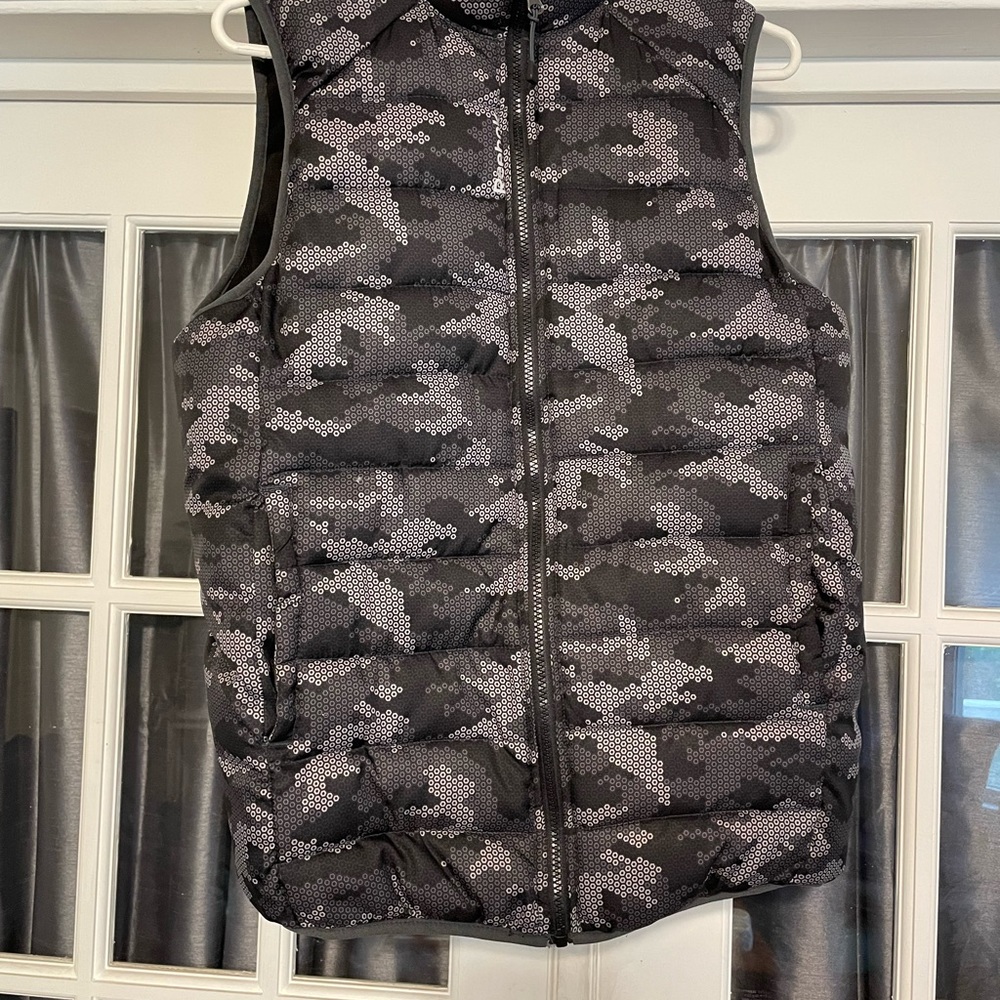 Men’s size S Reebok reversible puffer vest